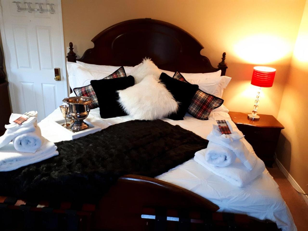The Tartan House Bed & Breakfast Ajax Dış mekan fotoğraf